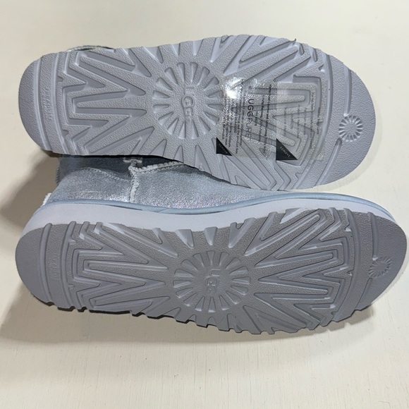 UGG Boots - Picture 4 of 6